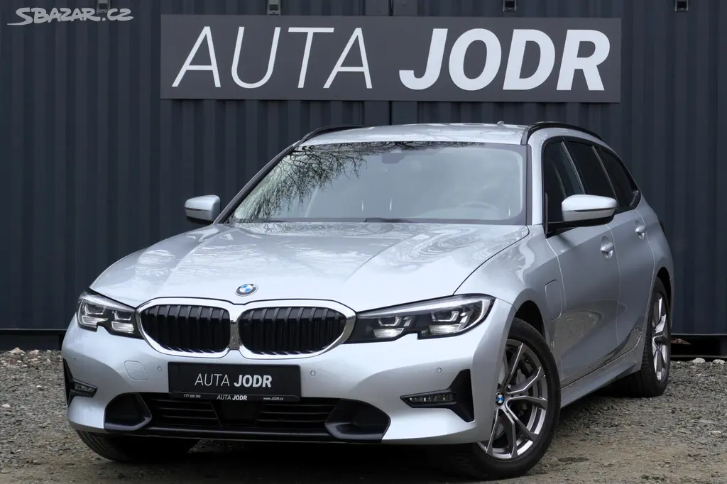 BMW Řada 3, 330e xDrive, ACC, Tažné